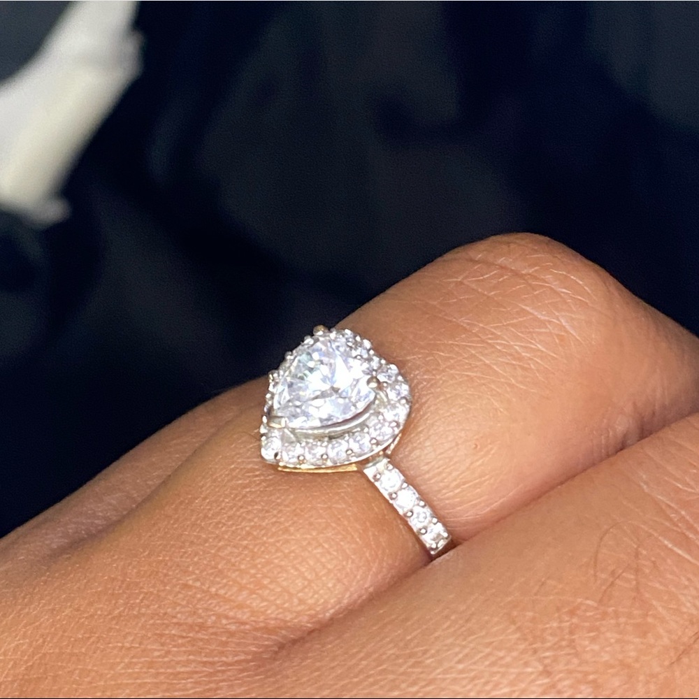 10k gold band heart shaped wedding/engagement ring - Picture 7 of 12